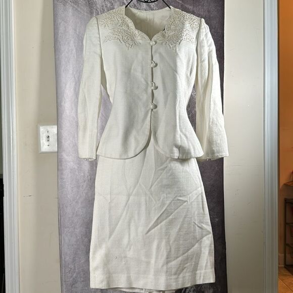 Kasper White suit vintage button top with skirt lined pearl buttons Small Retro - Picture 1 of 16